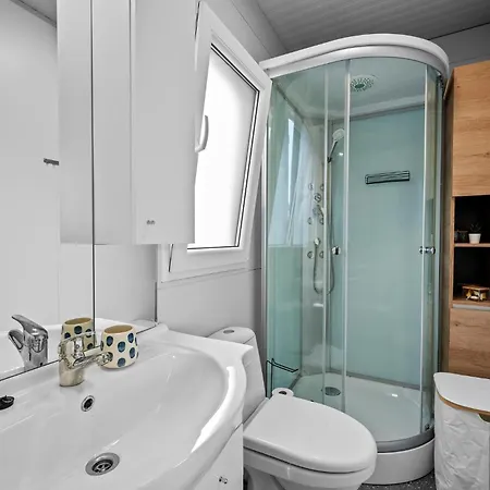 Awesome In With Swimming Pool 度假居 皮罗瓦茨