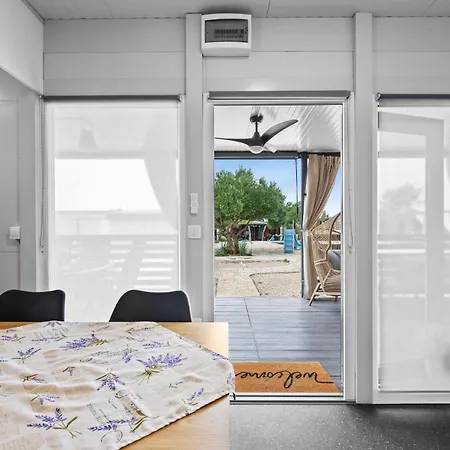 Awesome In With Swimming Pool Vakantiehuis Pirovac