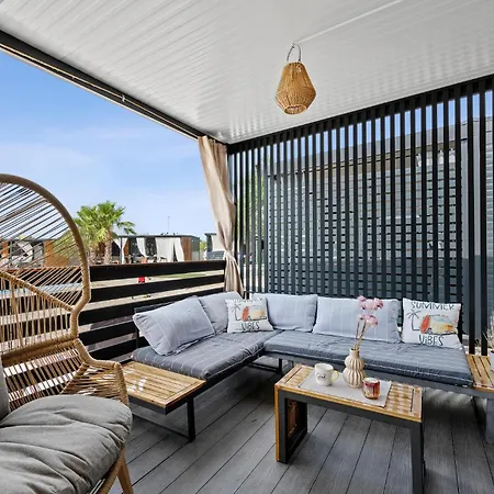 Awesome In With Swimming Pool 度假居 *