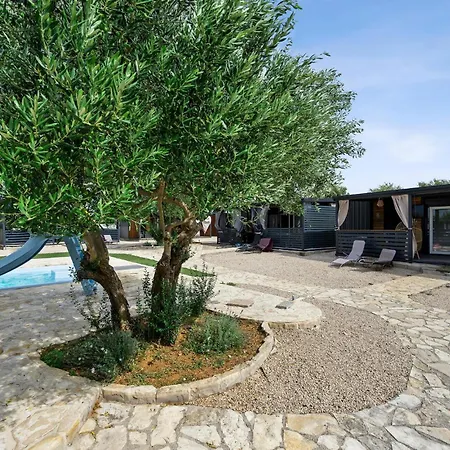 Holiday home Awesome In With Swimming Pool