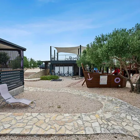 Awesome In With Swimming Pool *