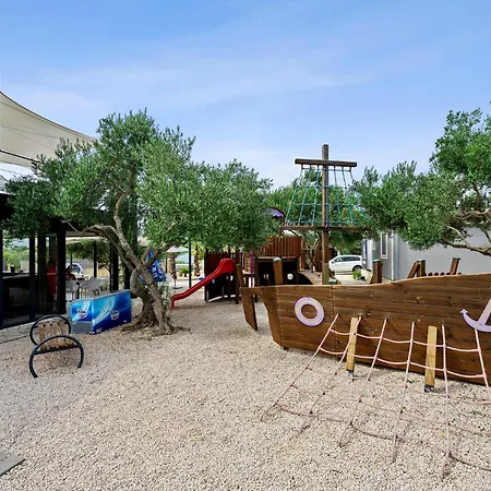 Awesome In With Swimming Pool * Pirovac