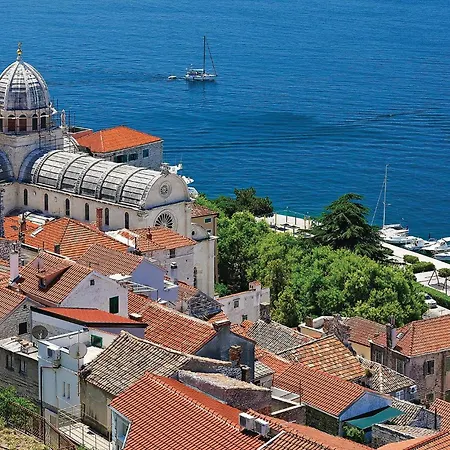 Awesome In With Swimming Pool *