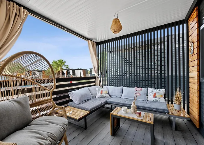 Awesome In With Swimming Pool Holiday home *