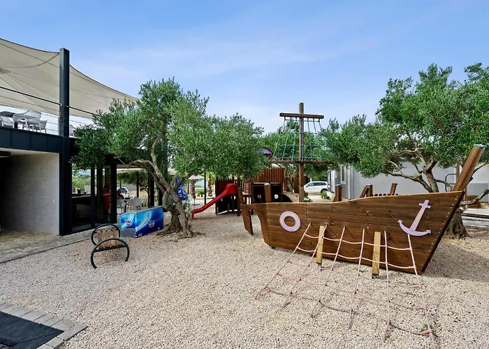 Awesome In With Swimming Pool * 피로바츠