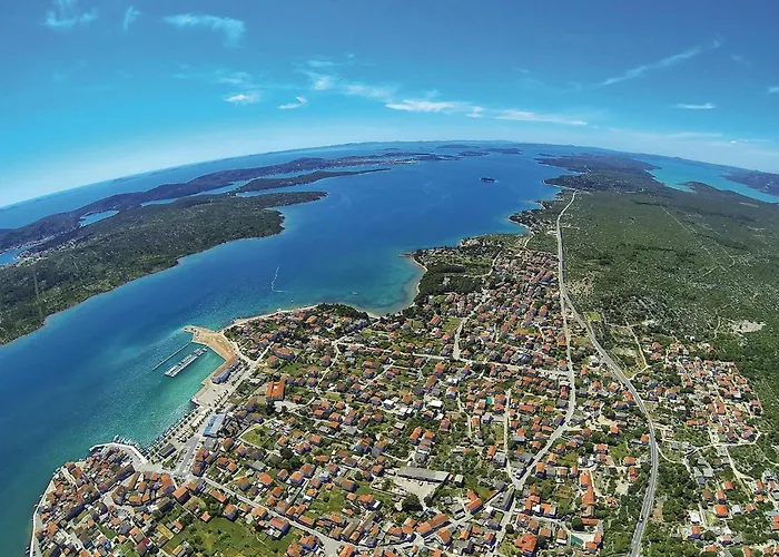 Awesome In With Swimming Pool Vakantiehuis Pirovac