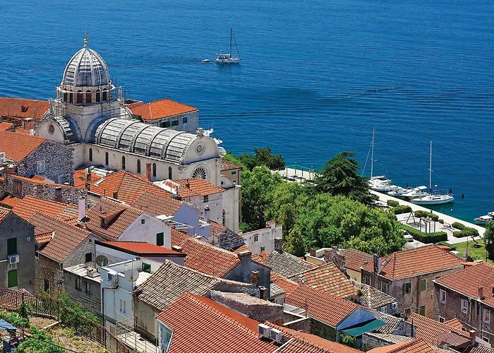 Awesome In With Swimming Pool *